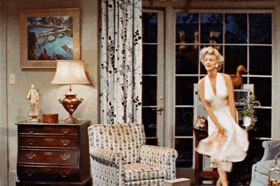 有的女生表面上光鲜亮丽,有的女生表面上白白净净的