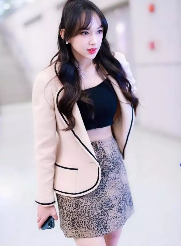 程潇大v抹胸裙蓝色,程潇黑色吊带粉色短裙