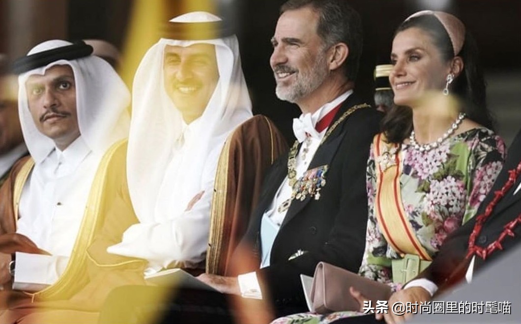 西班牙王后莱蒂齐亚穿连衣裙,西班牙王后穿丝绸内搭