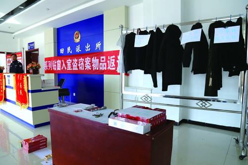 两男子入室盗窃被监控拍下全程,入室盗窃监控拍下全过程