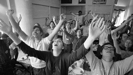 逼迫11岁少女当*奴性**、性侵女儿和儿媳、害死亲儿子…他却说这是“神的旨意”