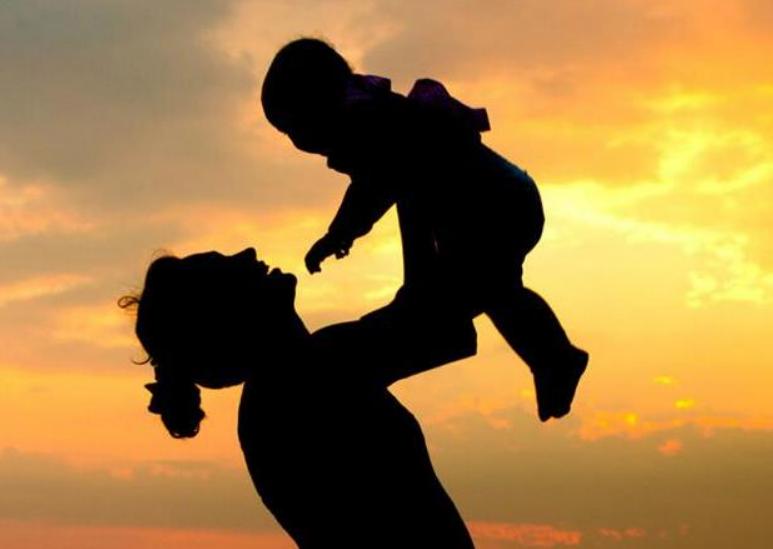 人到中年才明白妈妈的苦,人老了怎么越来越抠门