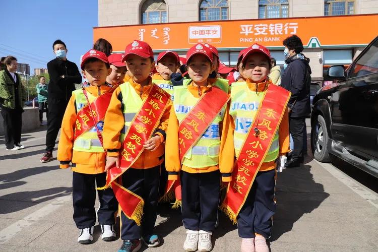 小学劳动实践教育安全预案,劳动实践做交通安全小达人