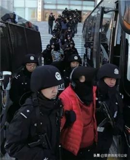 珍贵实拍70年代,一张图看警服的变迁