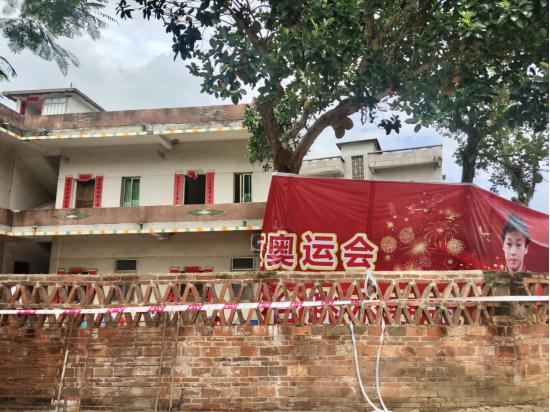 全红婵露出喜剧天赋,全红婵退场