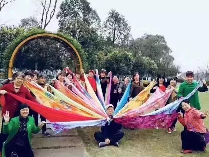 澶у鍑洪棬鏃呮父鎷嶇収濮垮娍鍚堣緫,涓浗澶у澶栧嚭鏃呮父