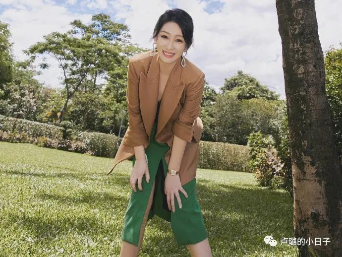 被秦海璐的私服惊艳了,秦海璐穿搭同款