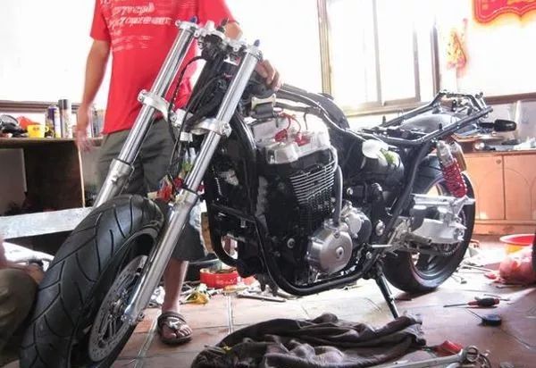 碣石ax100摩托车翻新过程,碣石越野摩托车crf450r翻新过程