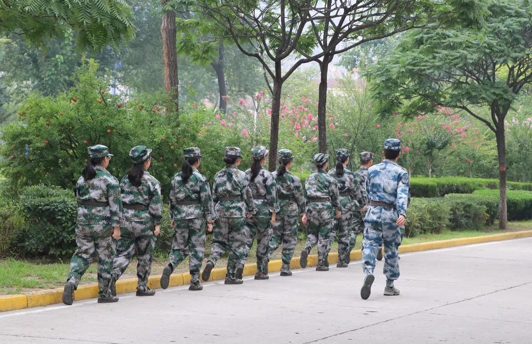 大学第一课军训,大学第一次军训有什么感受