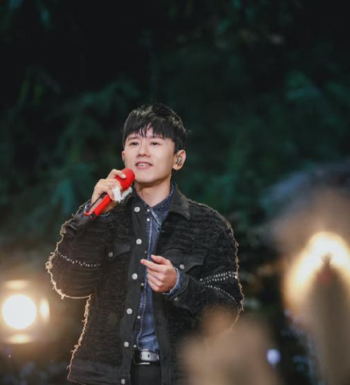 时光音乐会汪苏泷唱张杰歌曲,张杰时光音乐会改编月亮之上直拍