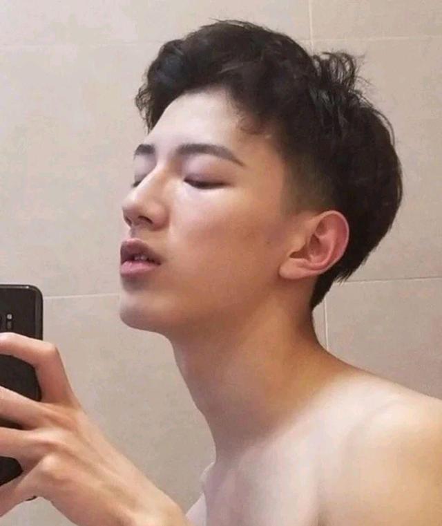 男生理发两边理得太短了,男生理发怎么跟理发师说剪短一点