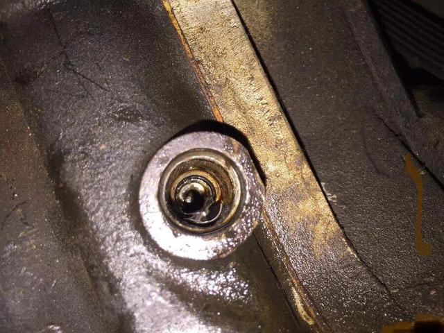 汽车启动发动机轰轰响什么原因,汽车发动机启动响声嗡嗡然后熄火