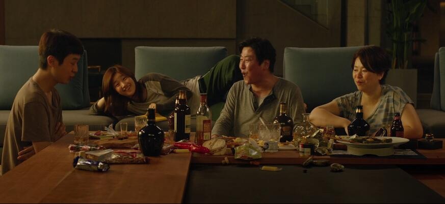 从地下室到地下室，我只是为了更好的活着——《寄生虫》