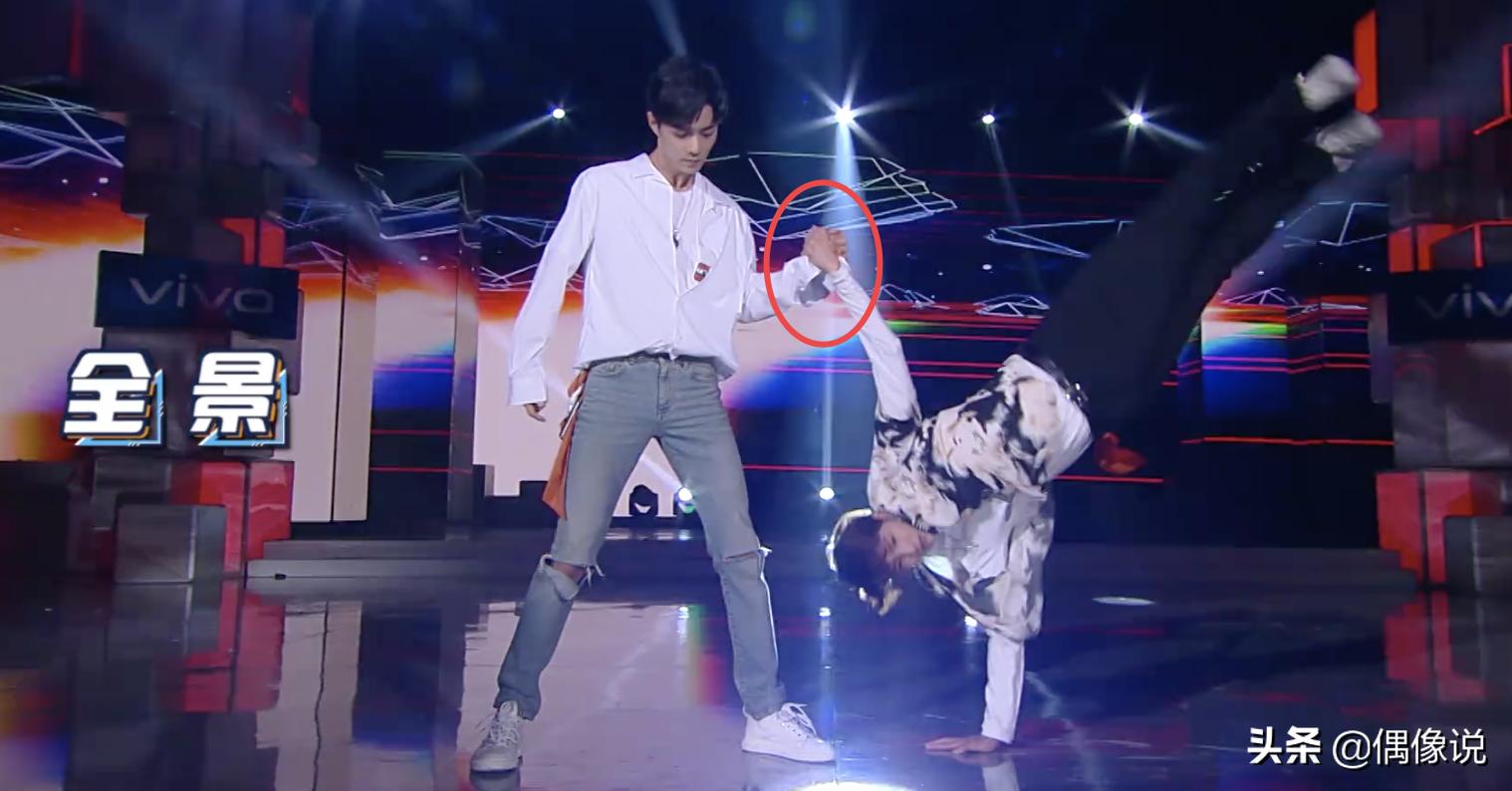 快乐大本营王一博告诉肖战答案,肖战跟王一博快乐大本营花絮