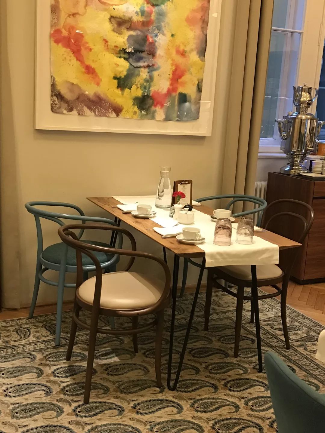 探访TON工厂看经典椅子背后的故事|疯狂24h我们去捷克干了啥？