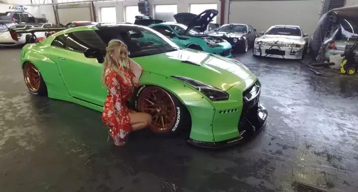 自从坐上了小姐姐的GT-R之后，天天都能体验速度与激情的快感