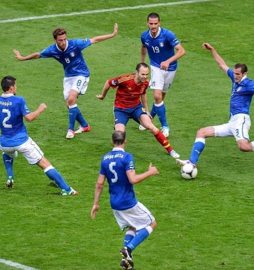 宝刀不老伊涅斯塔直接任意球破门,中场大师伊涅斯塔神操作