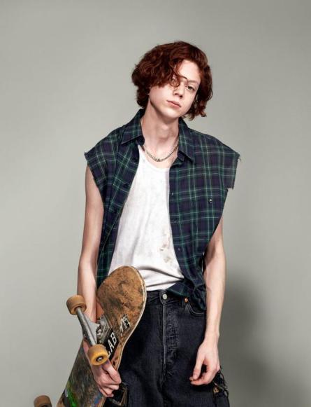 长得像莱昂纳多女模,小李子莱昂纳多和日本模特