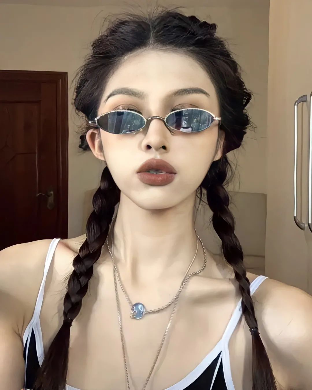 今年新出这4款发型洋气又显脸小,扎起来不秃头又不挡脸的发型