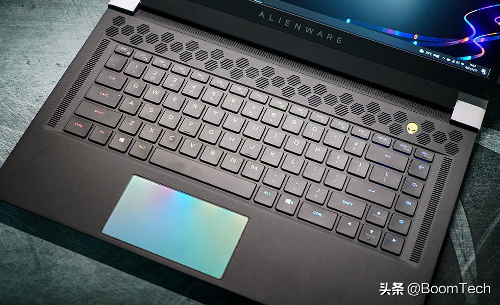 将4只风扇塞入厚度仅有16mm的纤薄游戏本内聊聊Alienwarex15R1