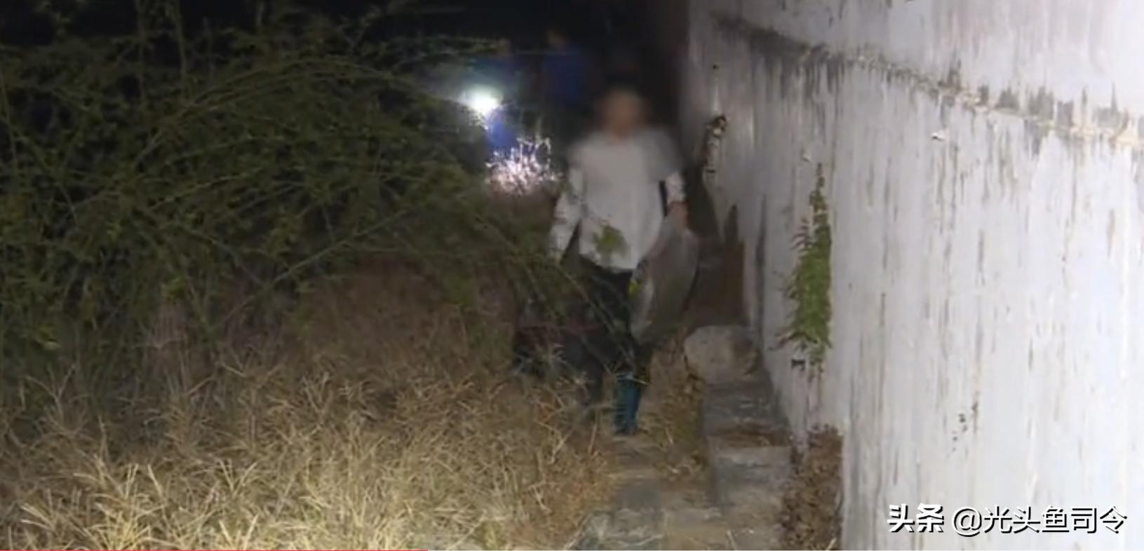 早上钓鱼被抓,在河边钓鱼小心被抓