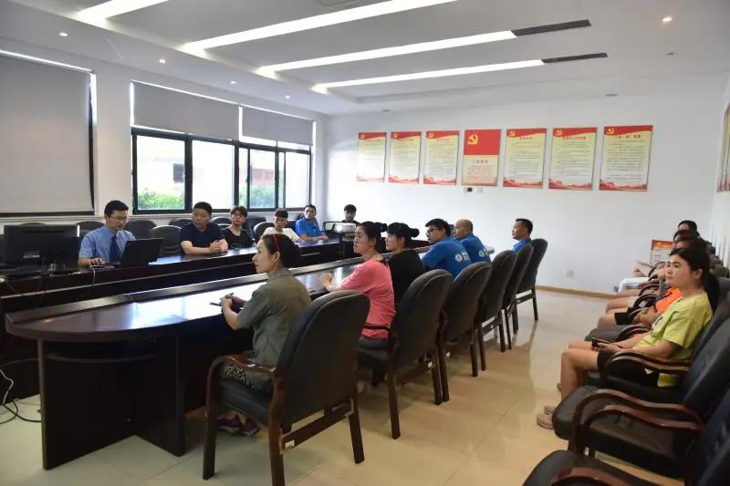 送法进校园普法护成长活动报道,送法进企业助力普法实效