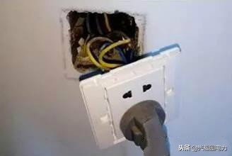 插座底盒螺丝孔大怎么处理,插座螺丝孔坏了怎么修补