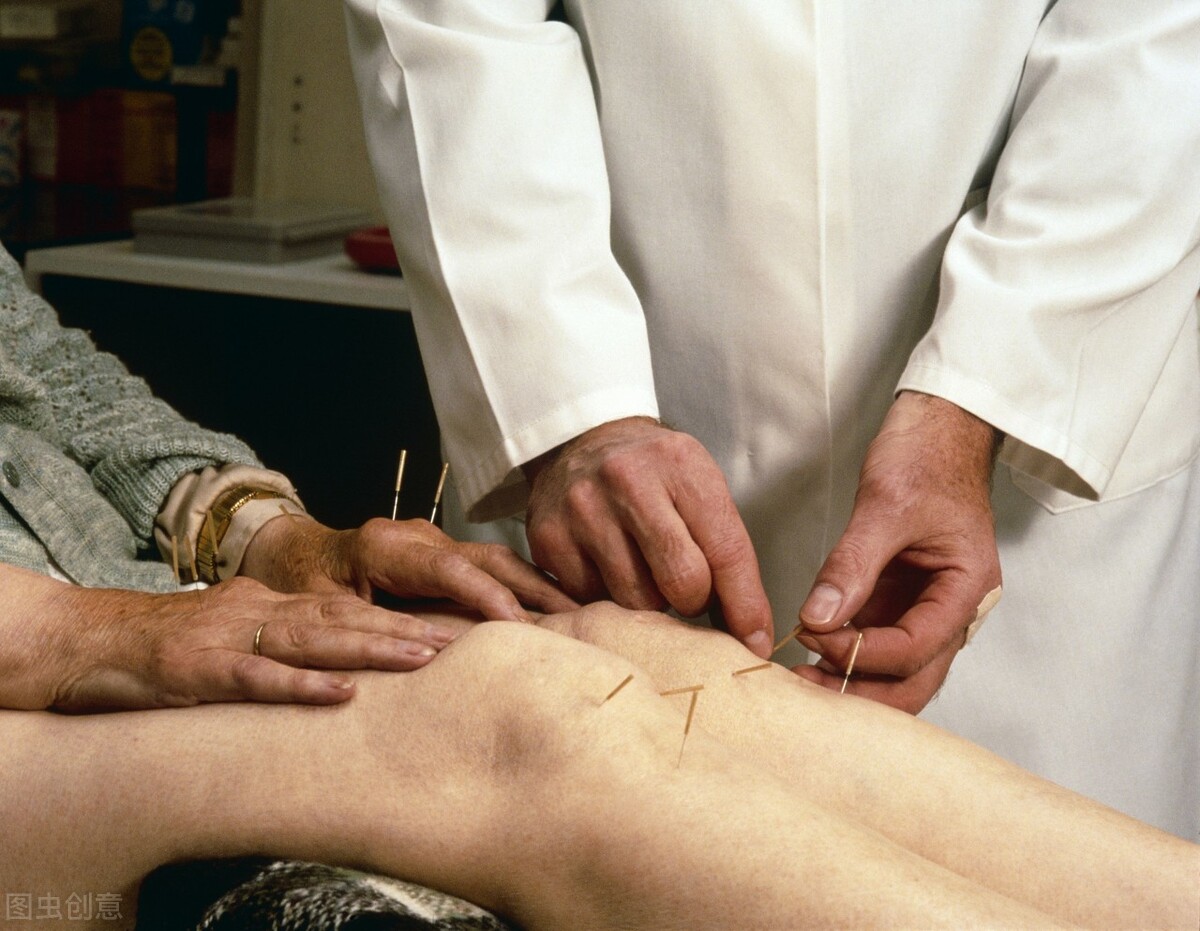 老年人双腿无力、脚底发软怎么回事？医生：一文说清，教你改变