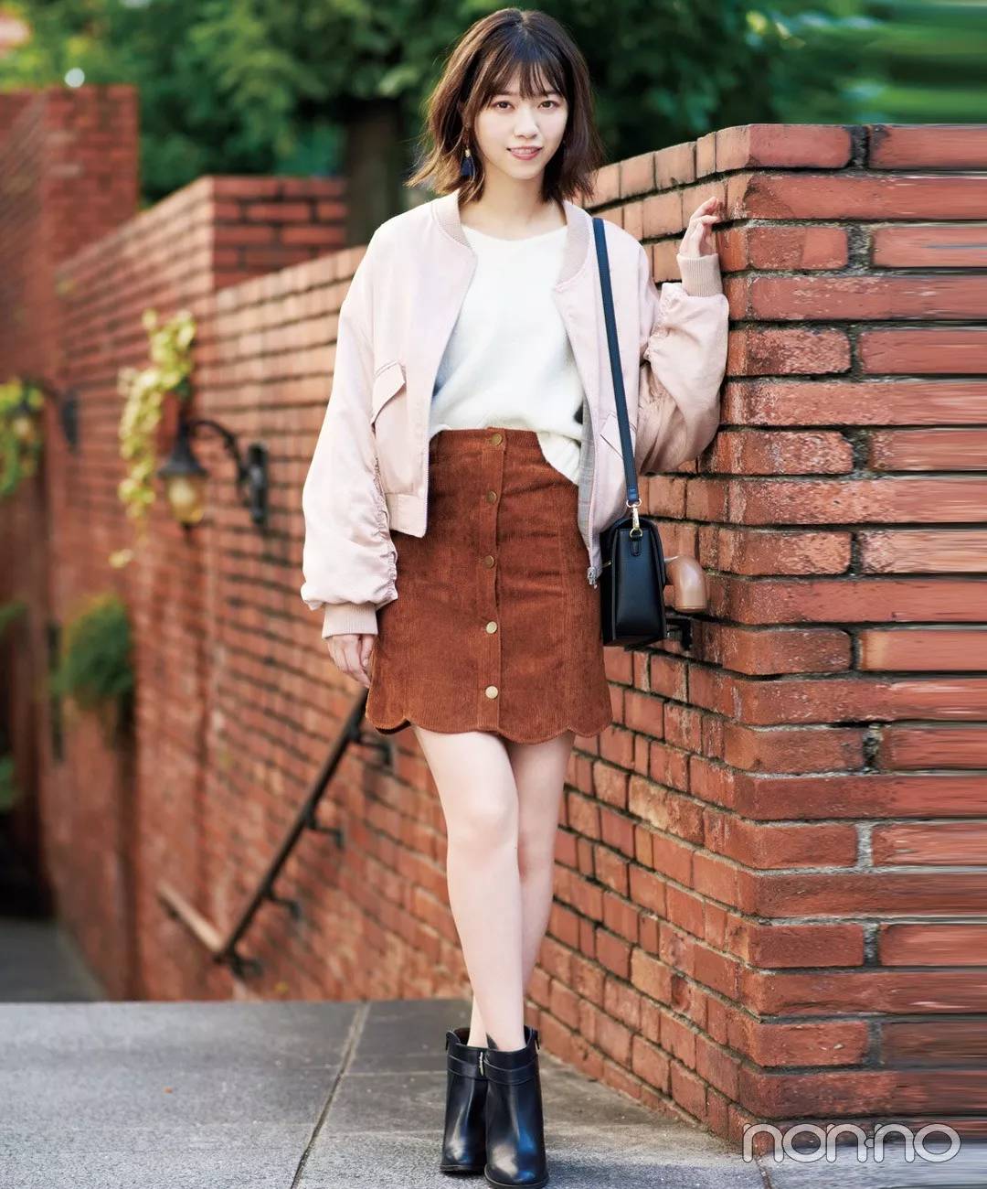 秋冬小香风外套和牛仔半裙穿搭,格子秋冬半裙搭配什么上衣好看