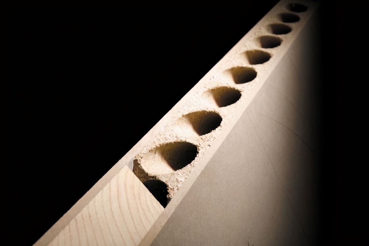 实木门和实木复合门有何区别,实木复合门和实木门的区别在哪里