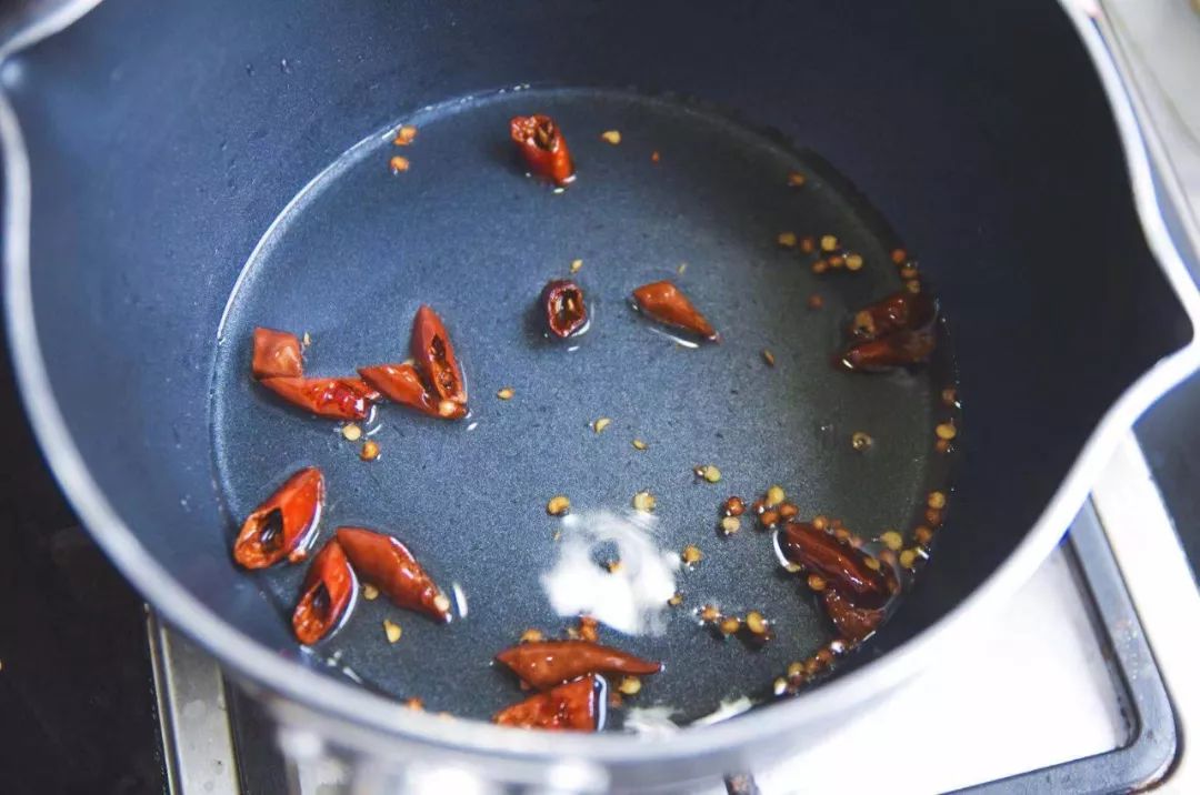 凉拌白菜小窍门清凉爽口简单好吃,凉拌大白菜最好吃的做法第一美食