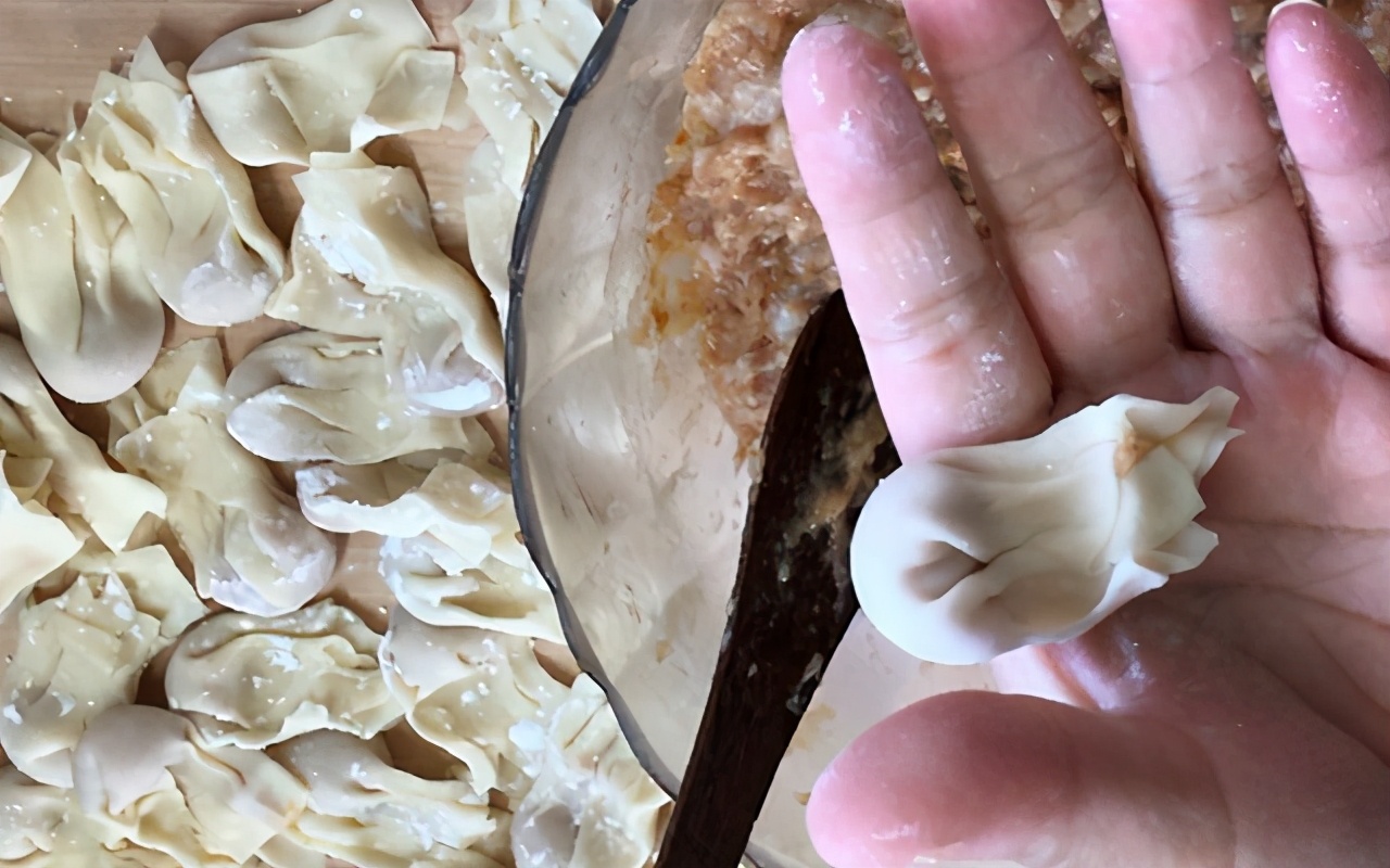 手把手教你做小馄饨,做小馄饨馅儿做法