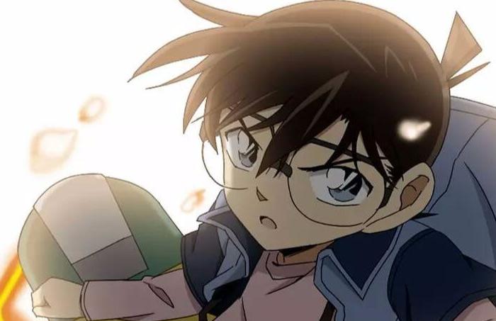 柯南中有无眼镜的效果，妃英里很意外，而她的女王之名实至名归