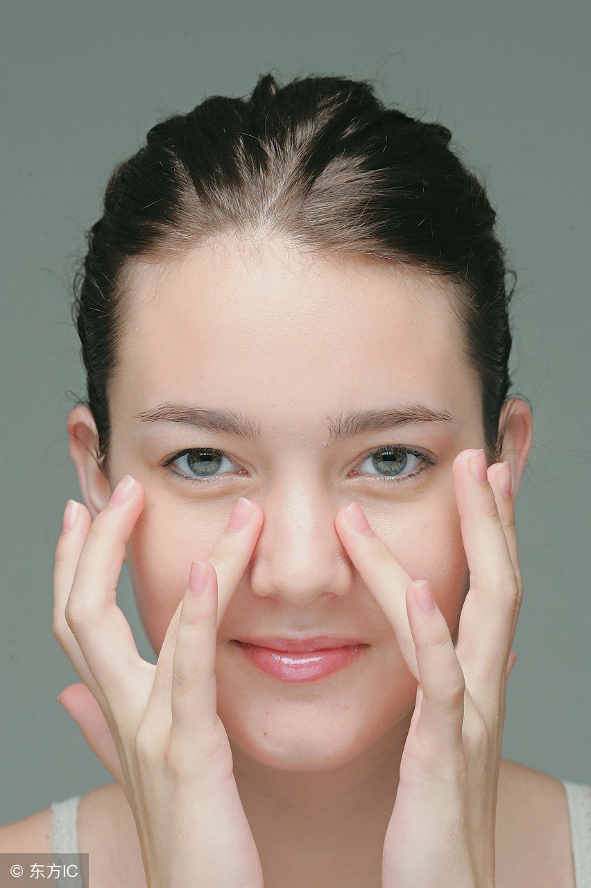 出门旅行收纳化妆包,外出旅行收纳包简简单单的