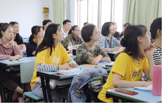 教师的真实工资曝光看完还羡慕吗,教师实际到手工资加公积金