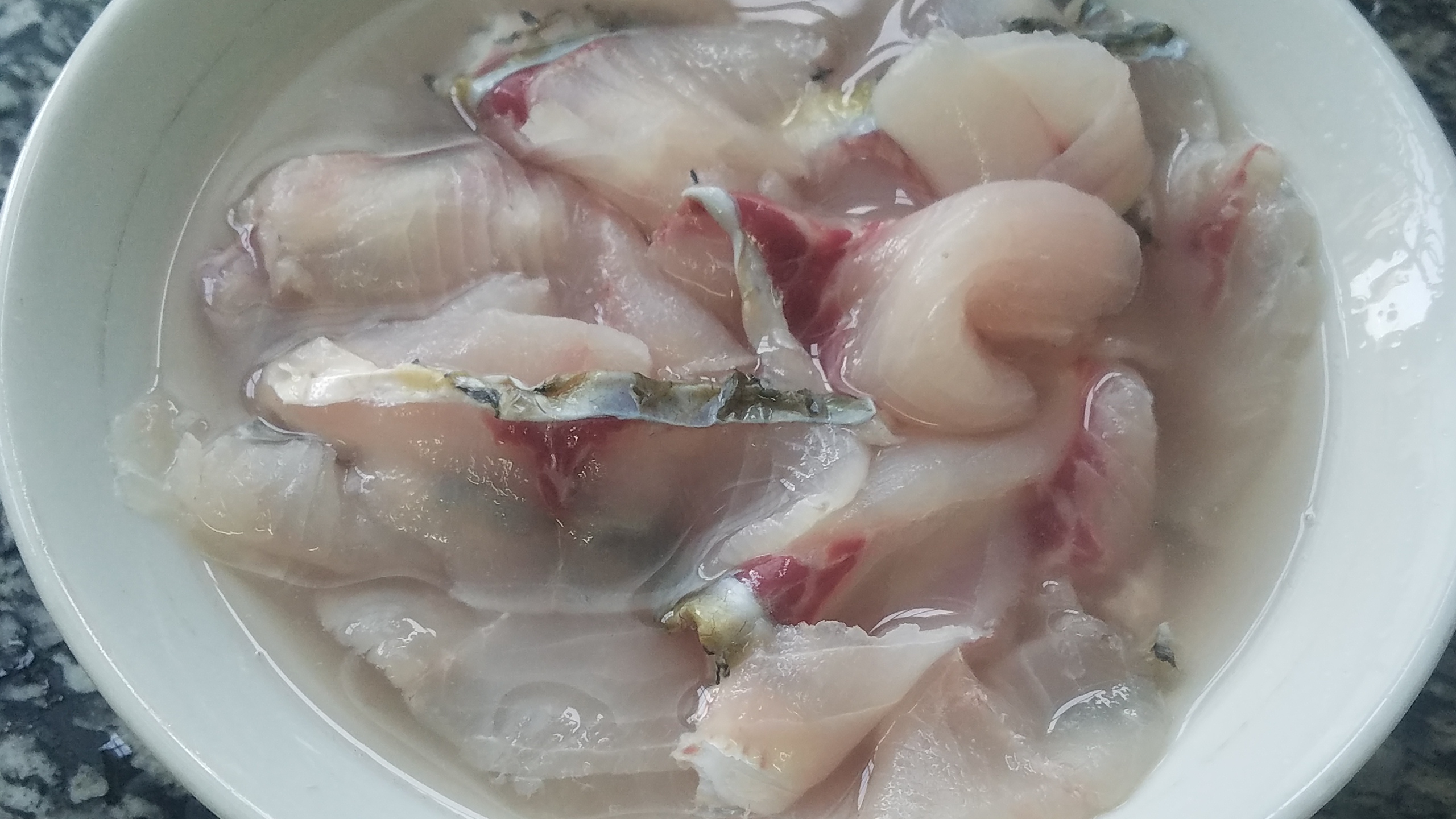 怎么炖草鱼好吃又简单家常做法,草鱼怎么炖好吃又简单家常做法