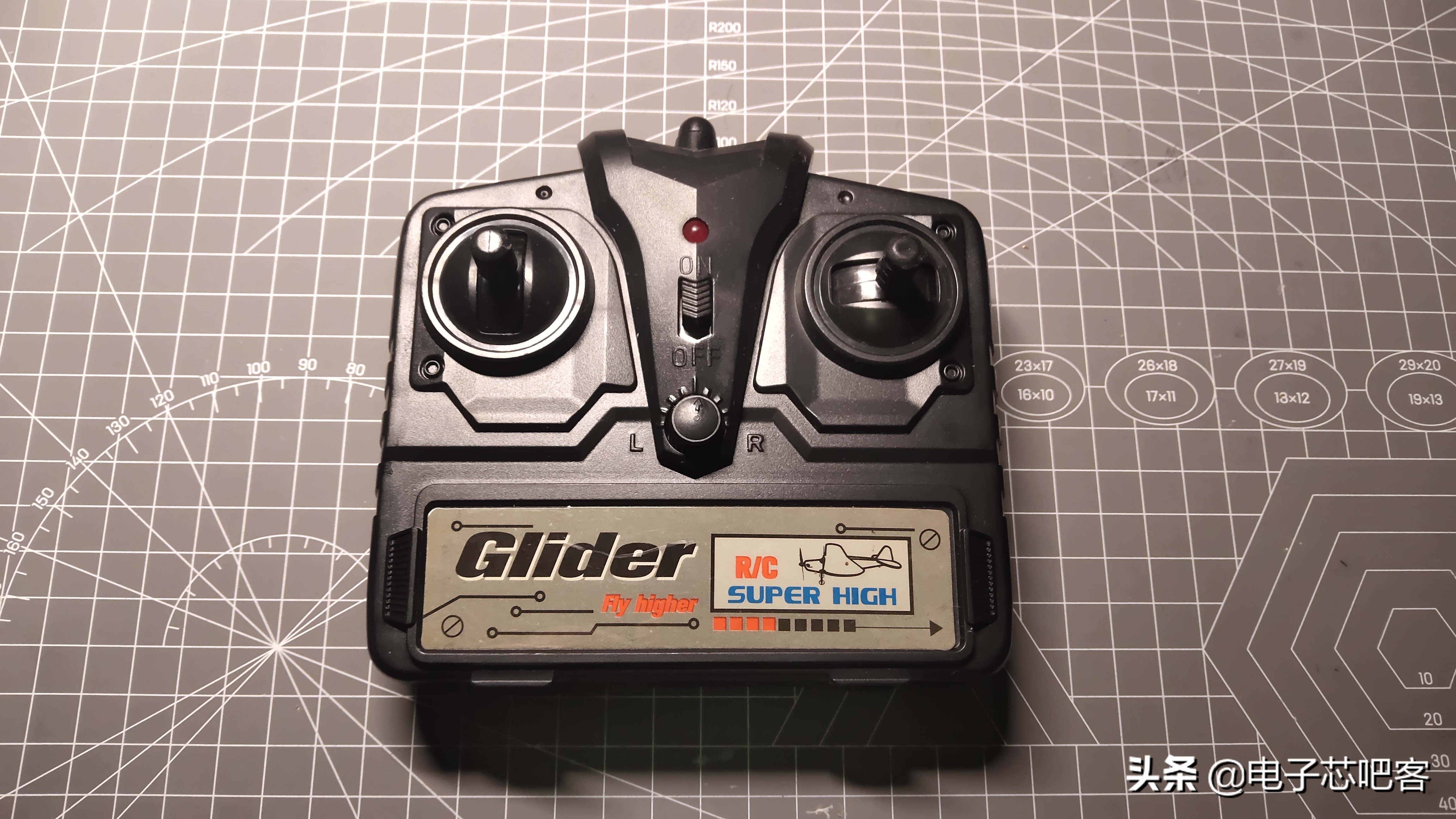 固定翼飞机遥控器坏了,遥控飞机遥控器坏了怎么修