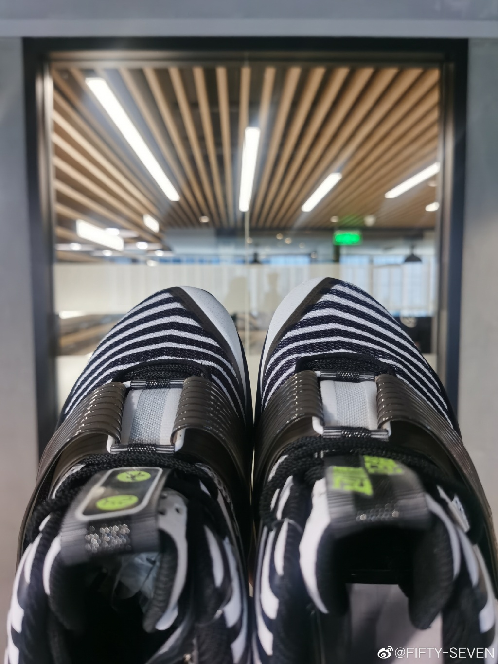 安踏解构缓震,安踏要疯横扫2代缓震