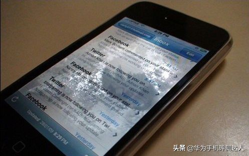 手机进水关机了怎么处理,手机进水里了正确处理方法