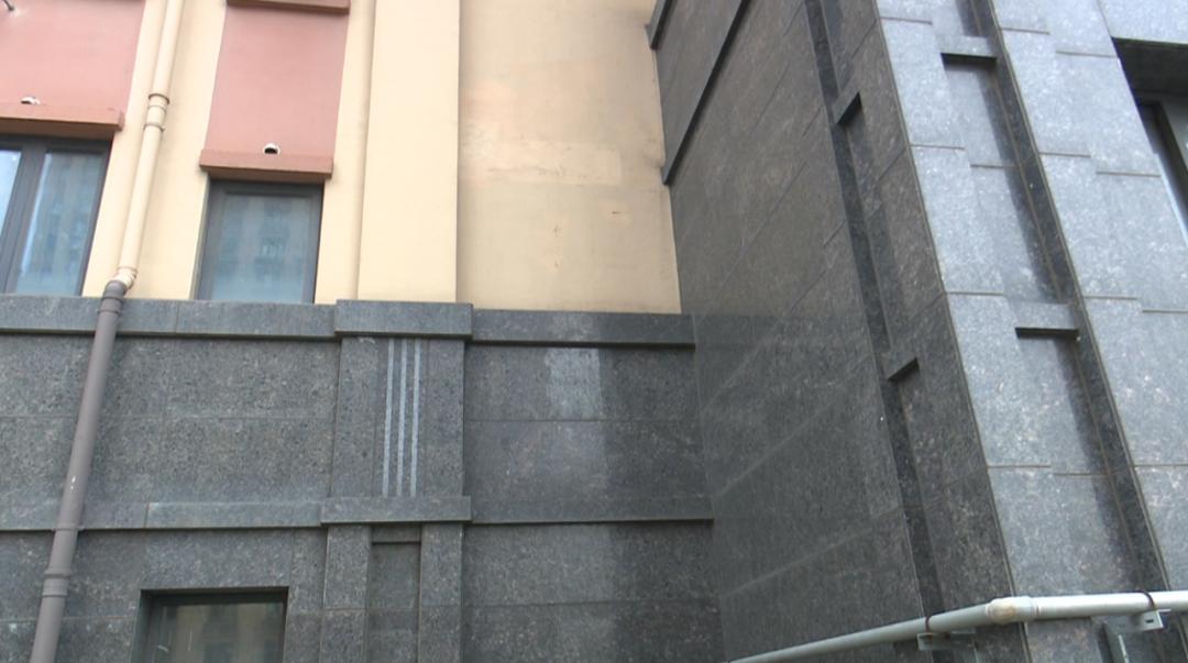 碰到下雨天用什么方法去除雨水,遇上下雨天怎么办