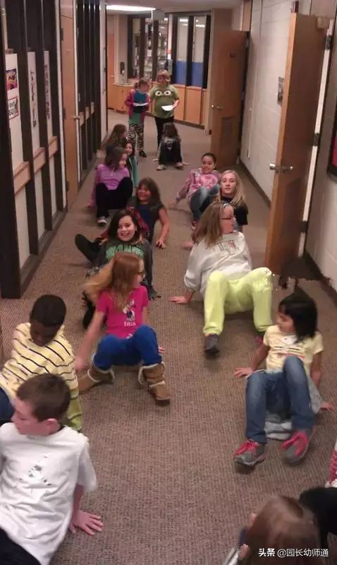 适合室内玩的暖场小游戏,冬天来了小朋友玩什么游戏