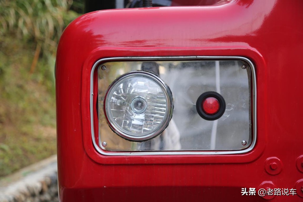 斗牛犬品牌卡车,斗牛犬在汽车上的视频