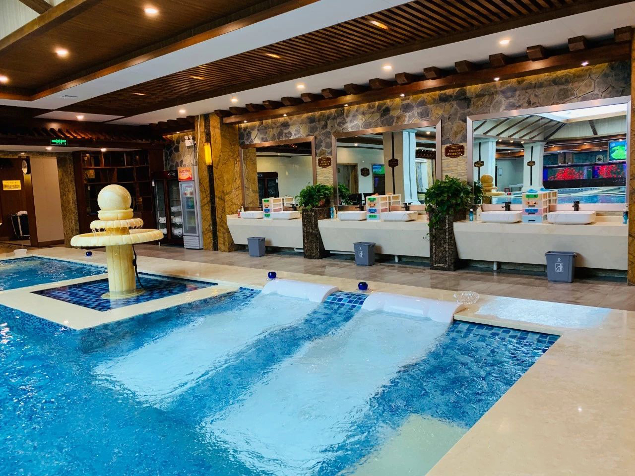 巴厘岛洗浴广场,巴厘岛海滩洗浴场