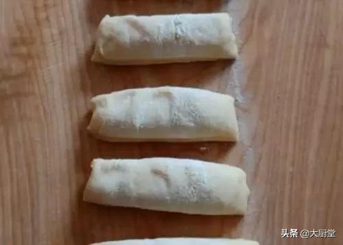 面粉怎么做油条不用鸡蛋和酵母粉,一碗面一个鸡蛋教你在家做油条