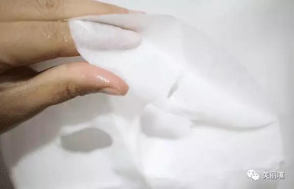 敷面膜的时候面膜纸要扔掉吗,敷面膜外面的塑料纸扔掉吗