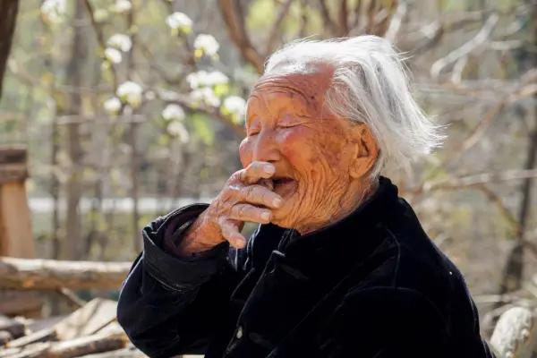 三寸长寿四寸无忧什么意思,三寸长寿四寸无忧指的是什么东西