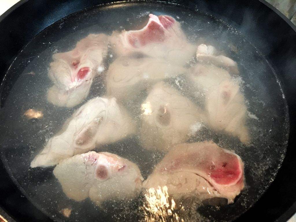 排骨一煮全是血,排骨一煮就飘起来