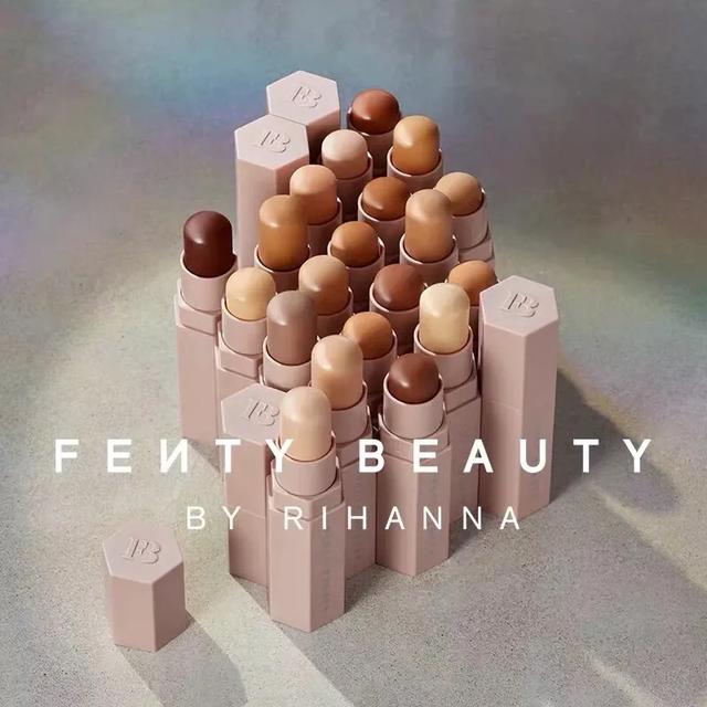 蕾哈娜美容方法,蕾哈娜磨皮瘦脸