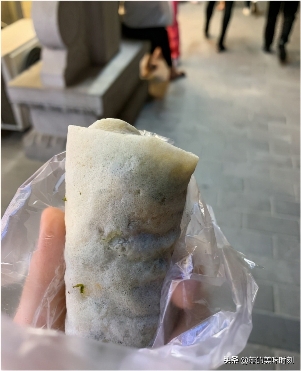 母女俩路边卖面食,福建两母女
