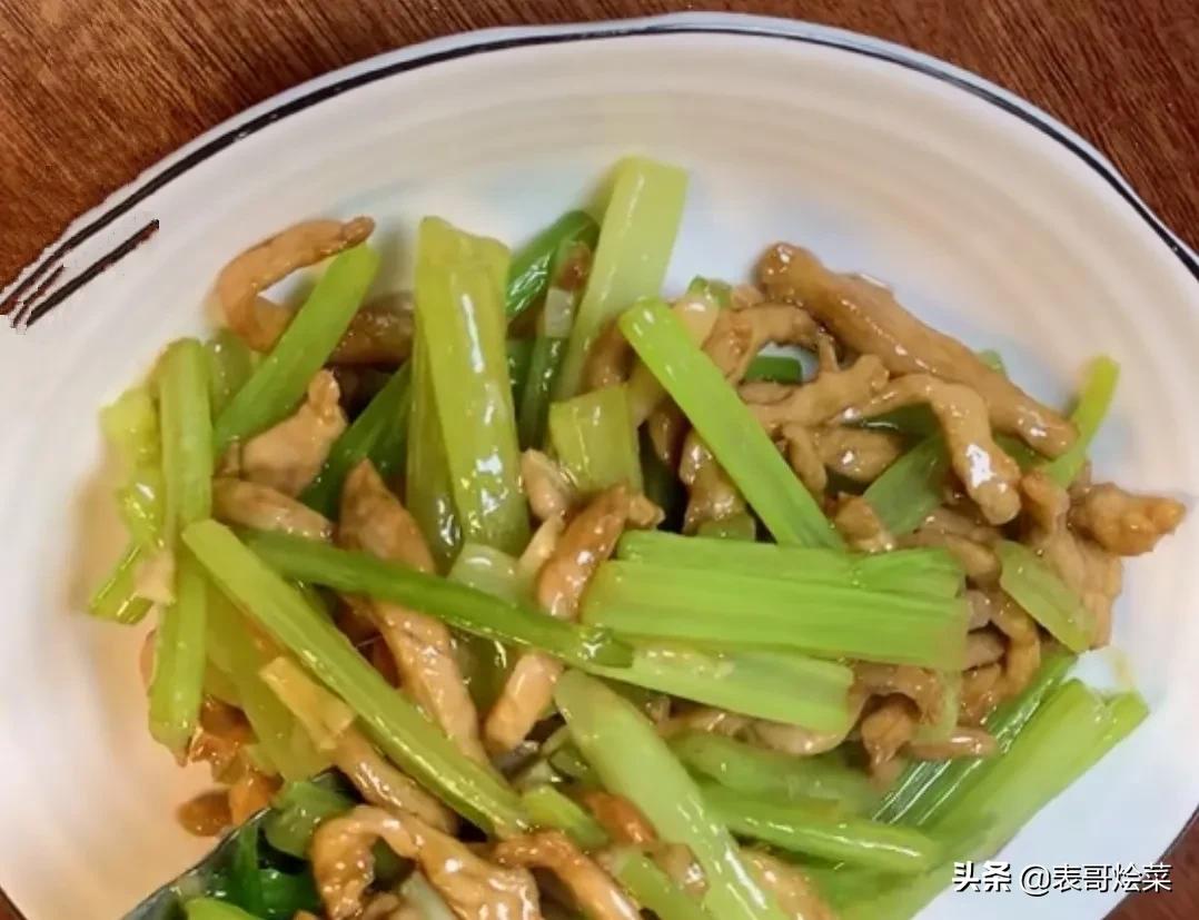 每次炒肉油飞溅出来,炒肉怎么不粘锅的小妙招